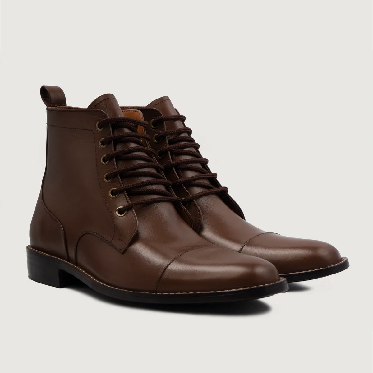Knight Derby Braun Lederstiefel für Herren For Men in Brown Full-Grain Leather - Seitenansicht | Online Kaufen