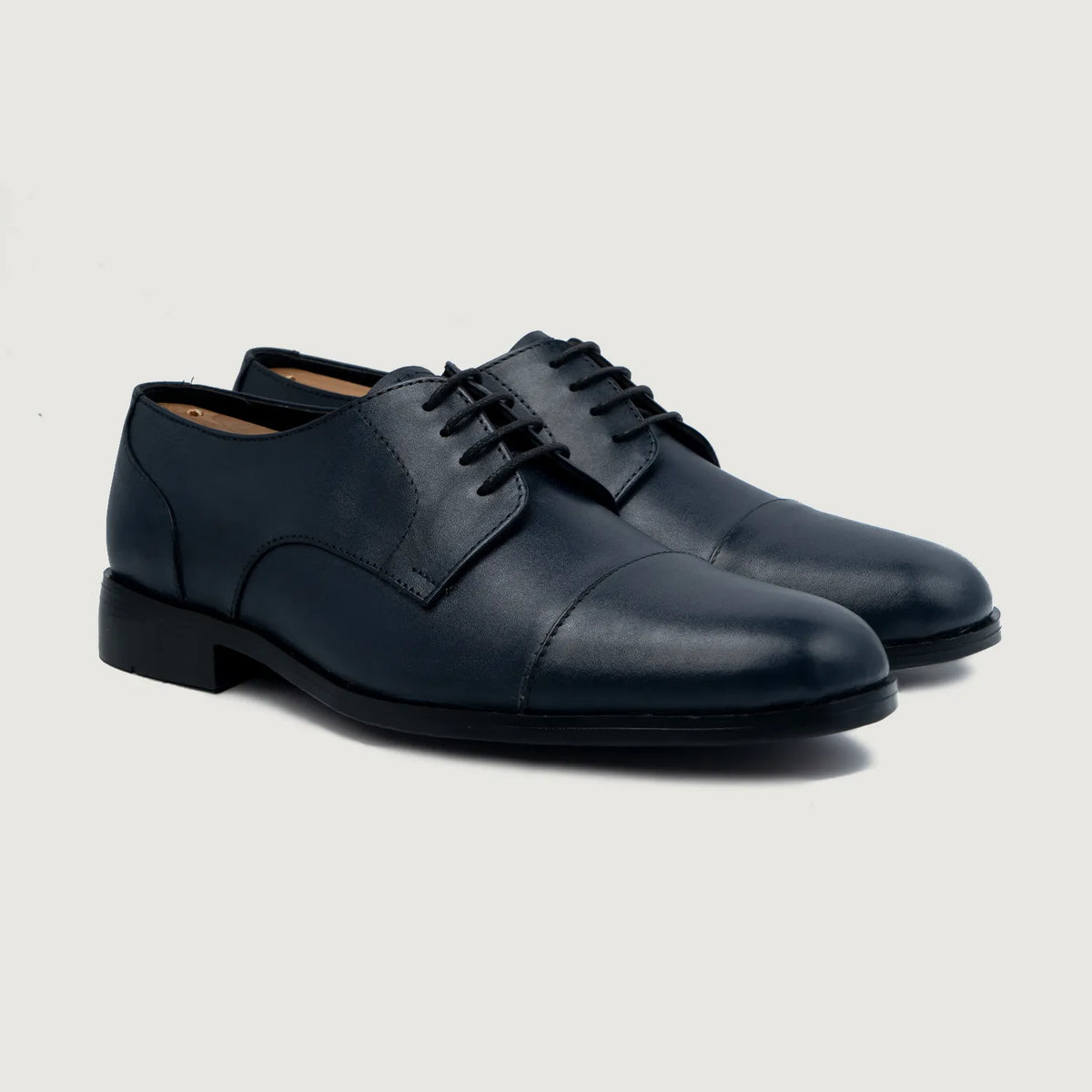 Attorney Derby Midnight Blau Lederschuhe für Herren For Men in Midnight Blue Full-Grain Leather - Seitenansicht | Online Kaufen