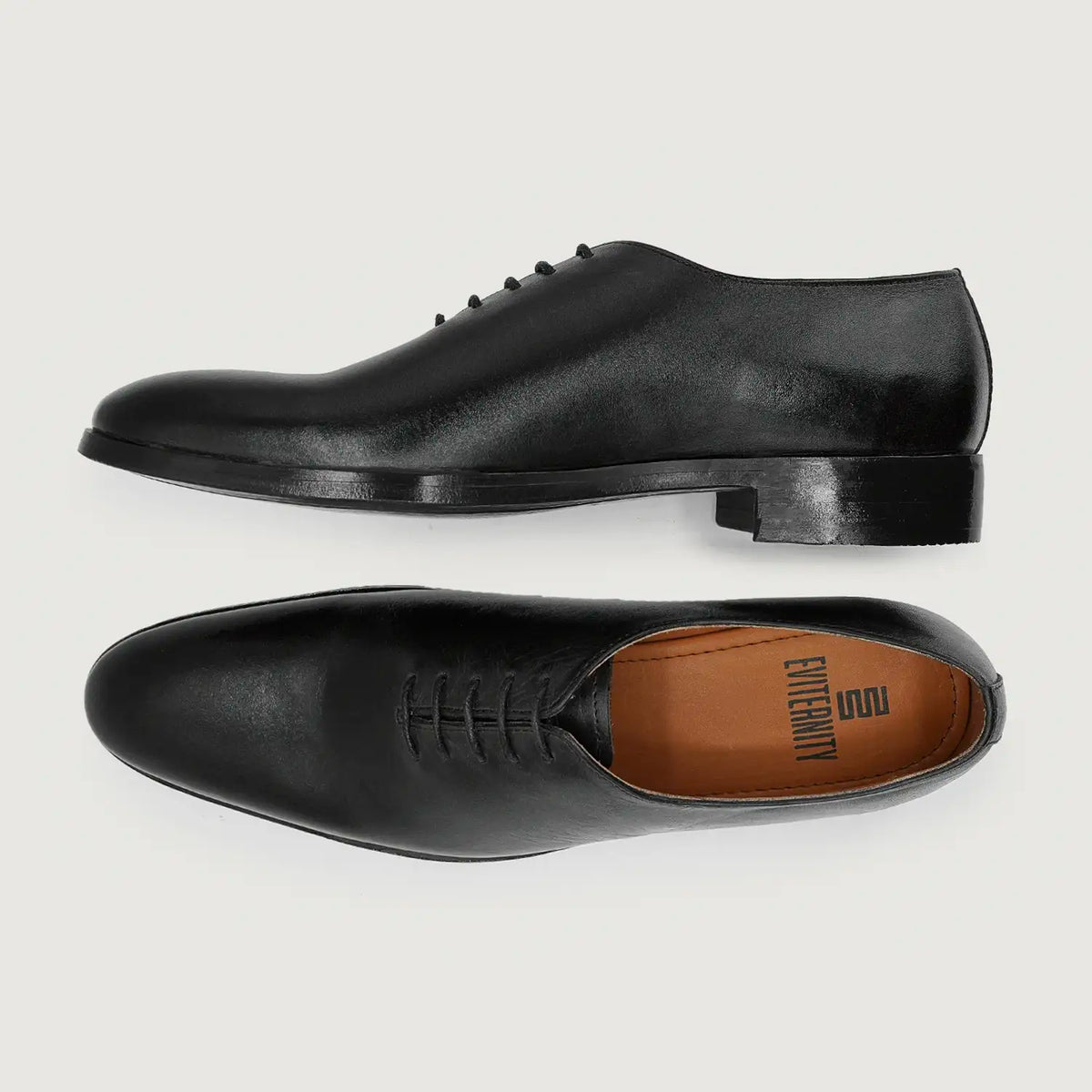 Director Wholecut Schwarz Lederschuhe für Herren For Men - Seitenansicht mit ergonomischem Ärmelschnitt & sportlicher Passform