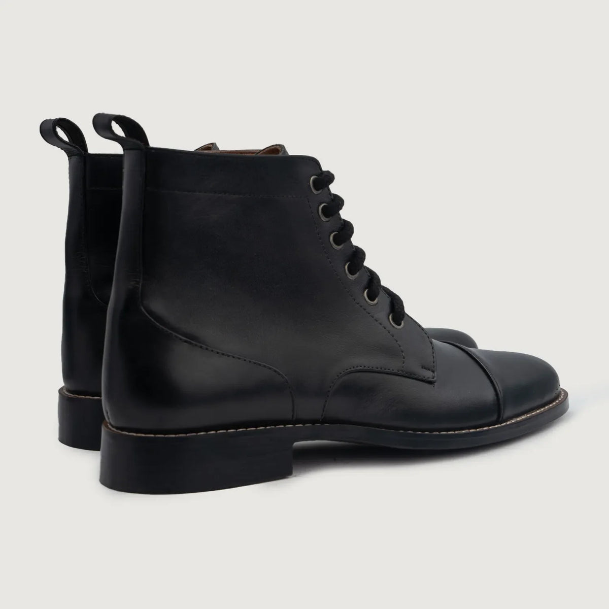 Knight Derby Schwarz Lederstiefel für Herren For Men - Verstärkte Fersenkappe & präzise Doppelnaht