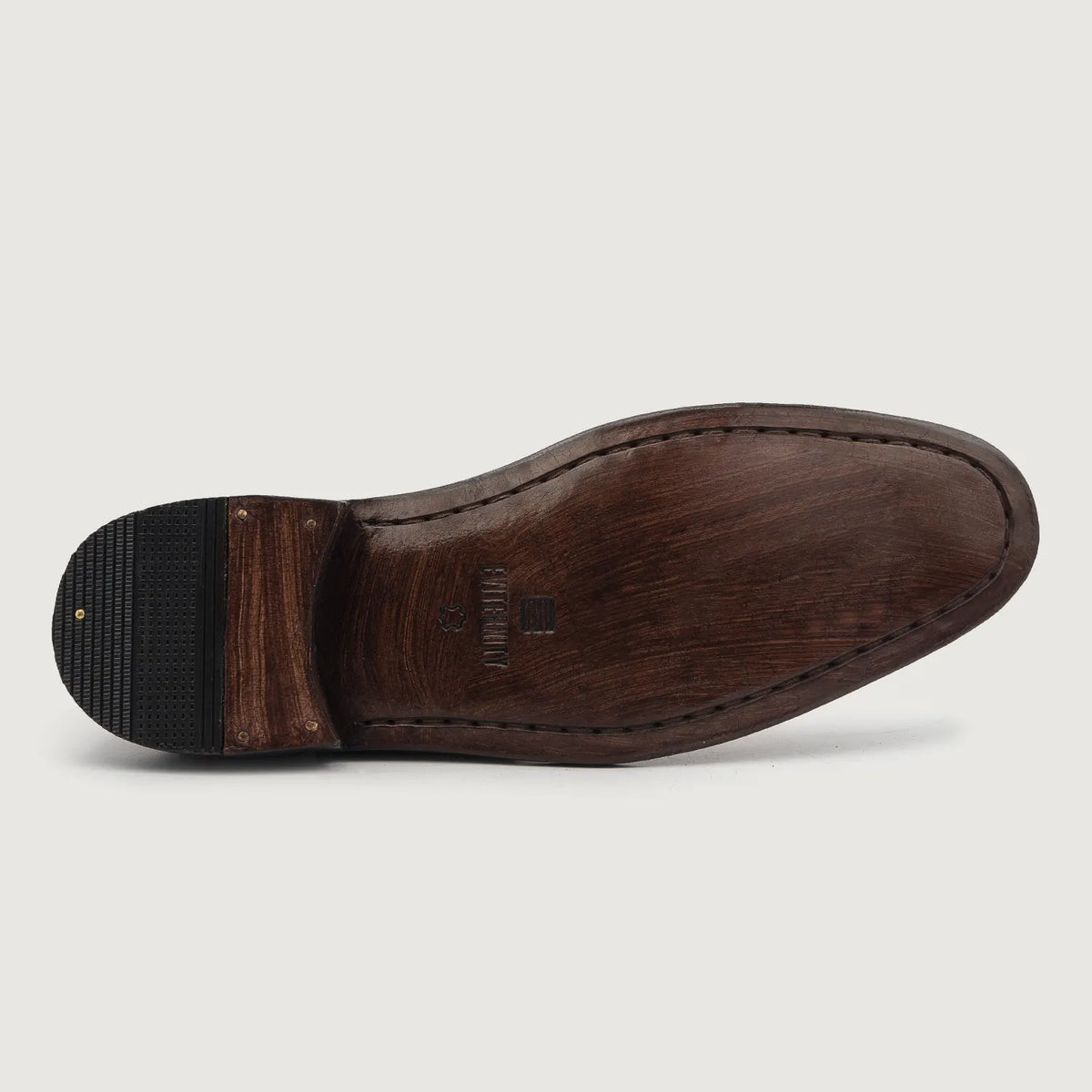 High-Traction Rubber Outsole & Lug Tread Pattern on Clarkson Chelsea Braun Suede Lederstiefel für Herren For Men