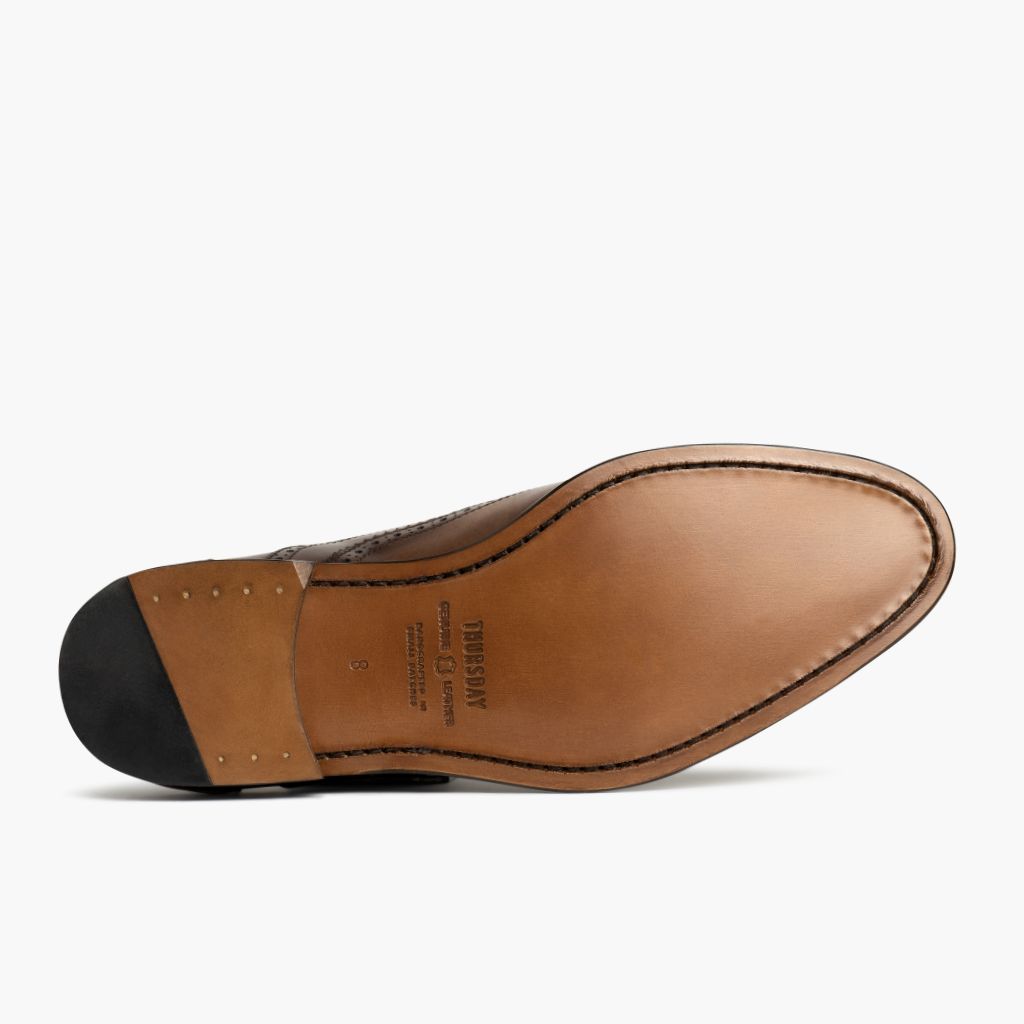 Detailansicht of Classic Collar & Heavy-Duty Zipper Hardware on Aviator Zimtbraun Lederschuhe für Herren