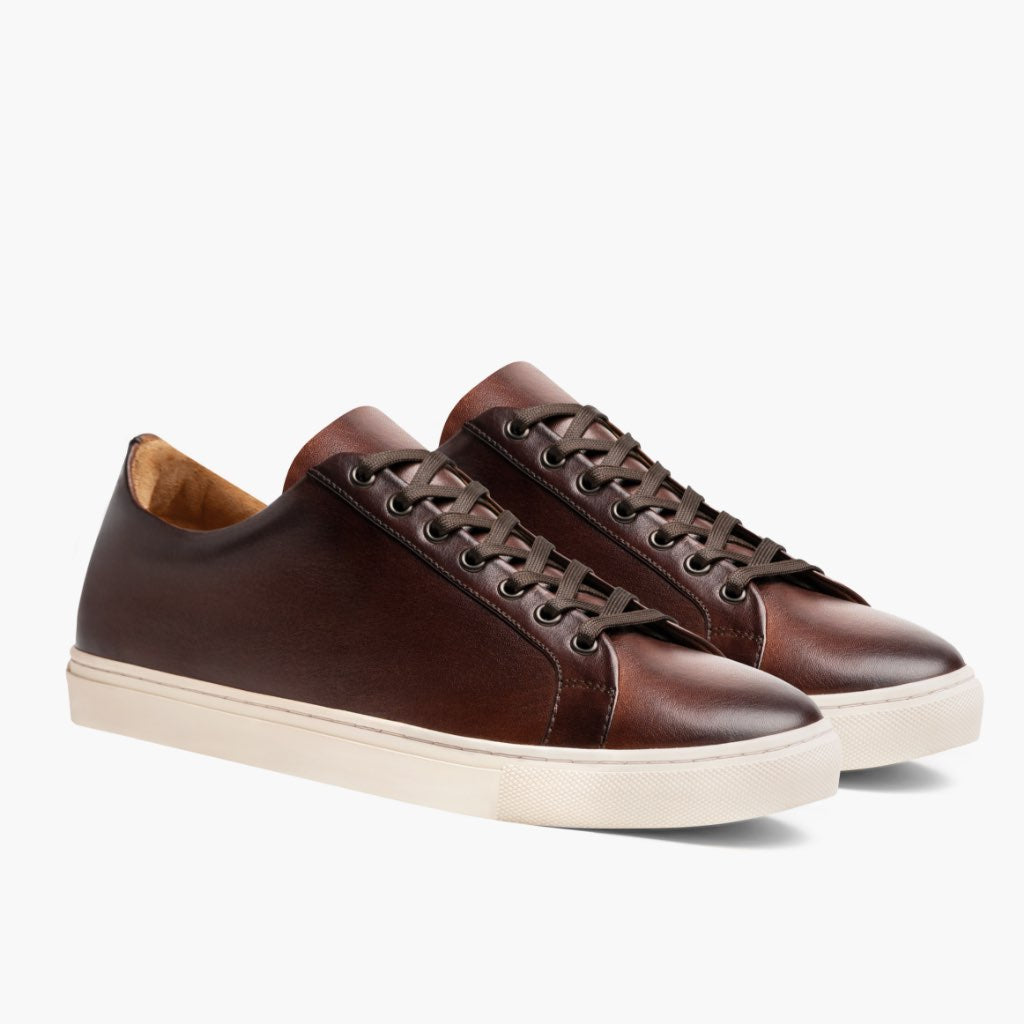 Premier Low Top Coffee Leder-Sneaker für Herren For Men in Classic Full-Grain Leather - Seitenansicht | Online Kaufen