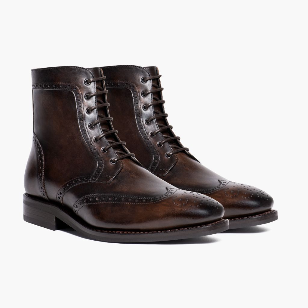 Wingtip Dark Oak Lederstiefel für Herren For Men in Classic Full-Grain Leather - Seitenansicht | Online Kaufen