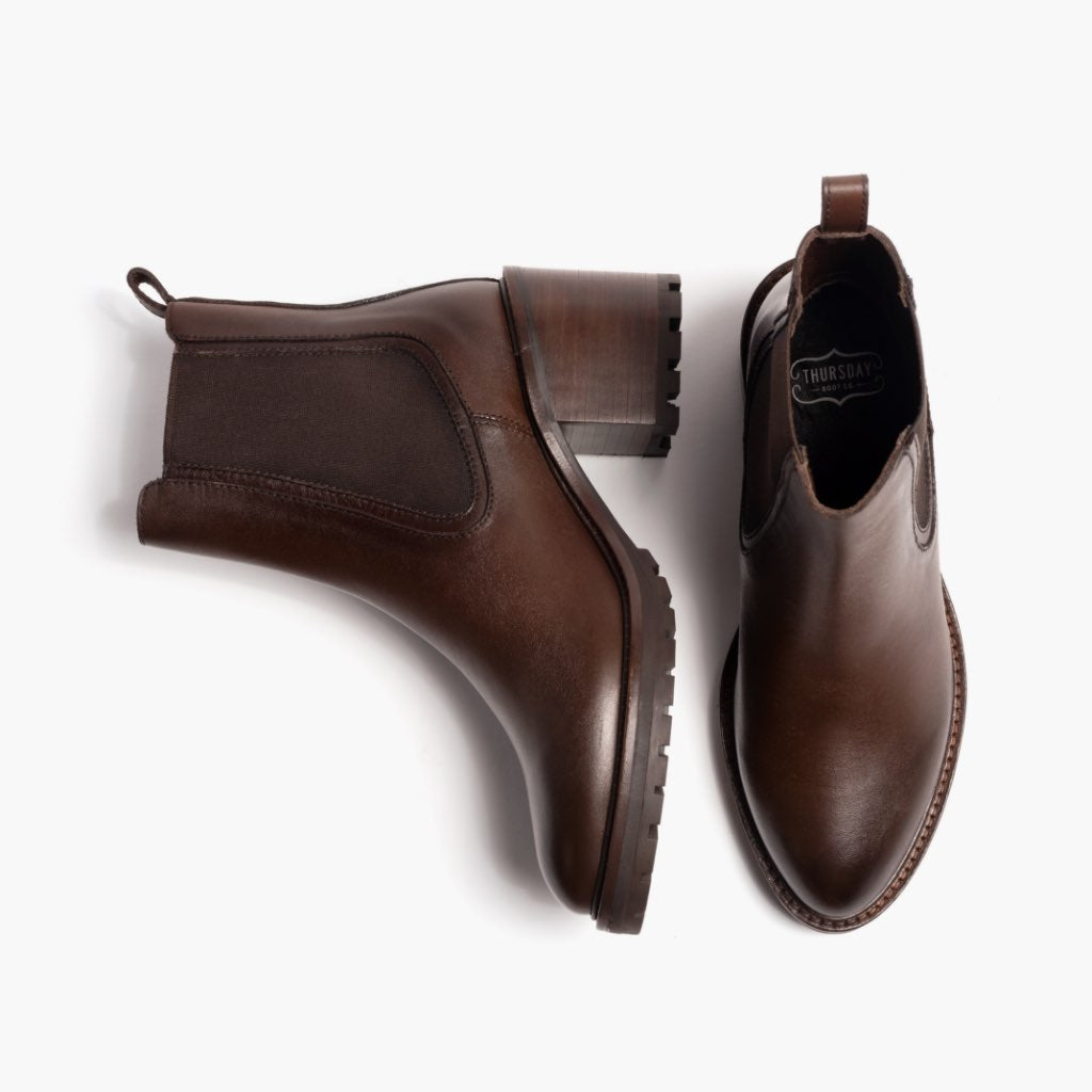 High-Traction Rubber Outsole & Lug Tread Pattern on Knockout Schokolade Lederstiefel für Damen