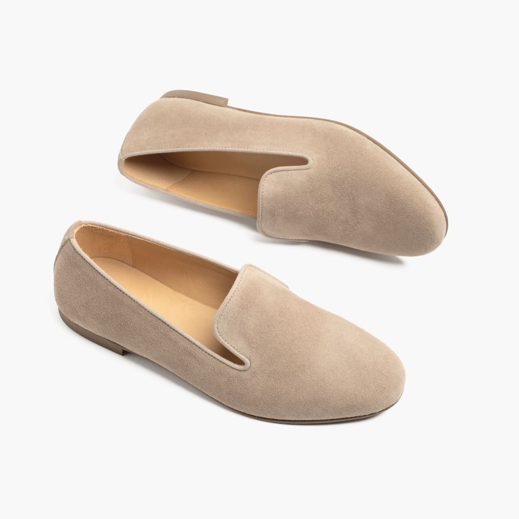 High-Traction Rubber Outsole & Lug Tread Pattern on Eden Latte Lederstiefel für Damen