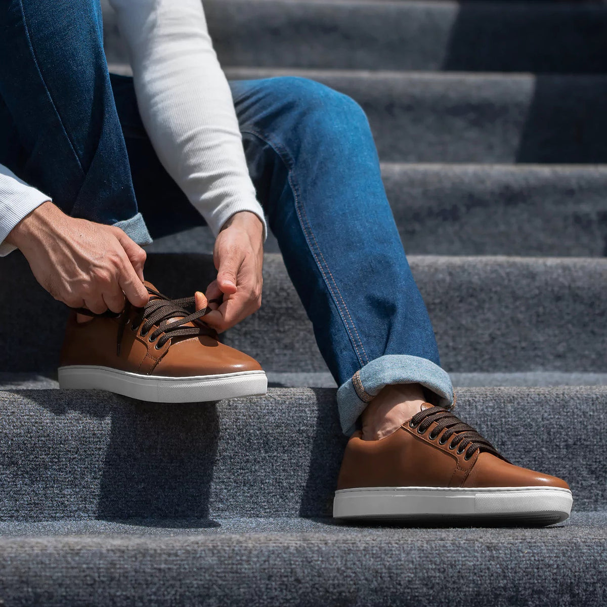 High-Traction Rubber Outsole & Lug Tread Pattern on Murphy Low Top Hellbraun Leder-Sneaker für Herren