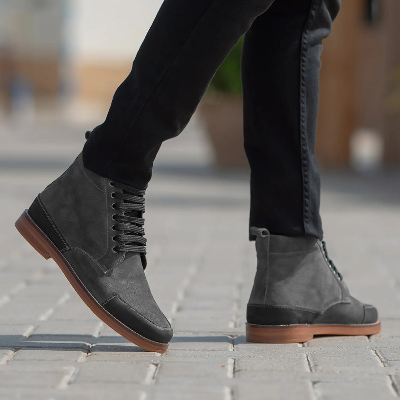 Carnell Moc Toe Grau Suede Boots für Herren