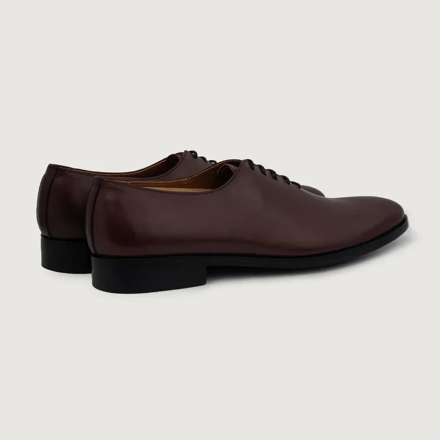 Detailansicht of Classic Collar & Heavy-Duty Zipper Hardware on Director Wholecut Kastanienbraun Lederschuhe für Herren For Men