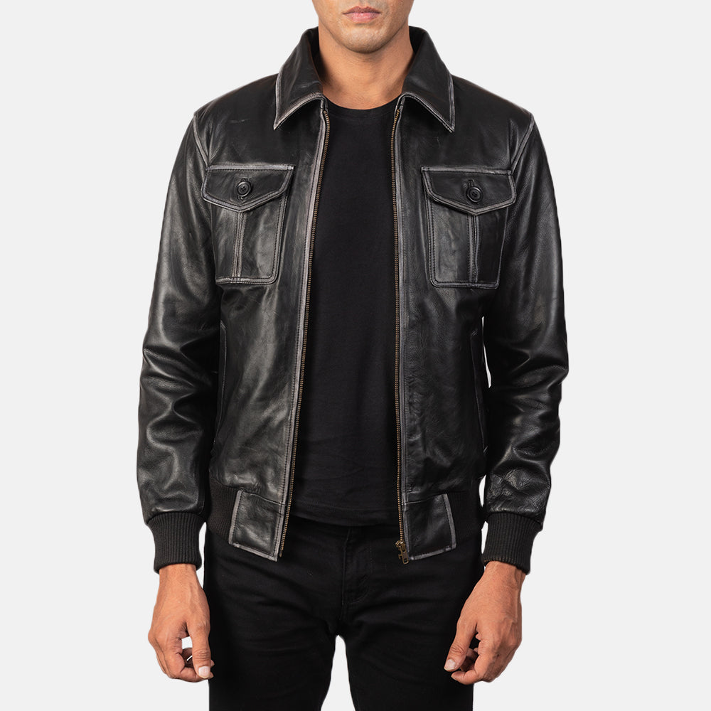 Men's Aaron Distressed Black Leather Bomber Jacket in Black Cowhide Leather - Vorderansicht &amp; maßgeschneiderte Silhouette | Online Kaufen