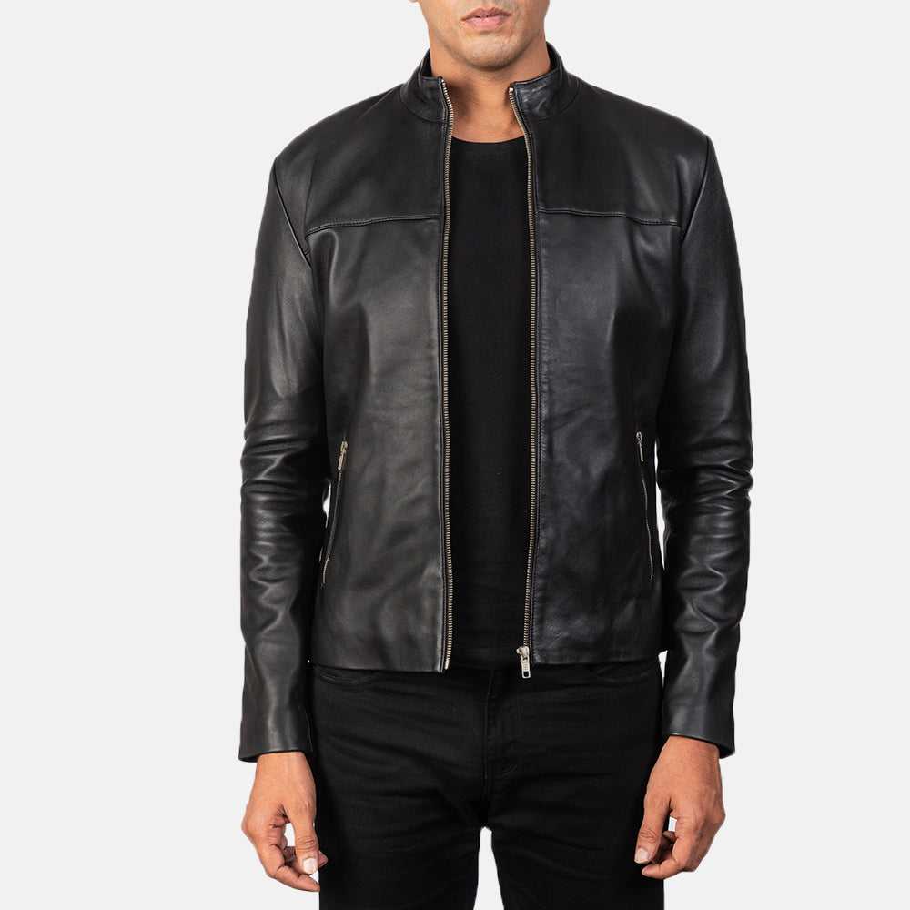 
Adornica Schwarz Leder-Bikerjacke für Herren in Black Sheepskin Leather - Vorderansicht & maßgeschneiderte Silhouette | Online Kaufen