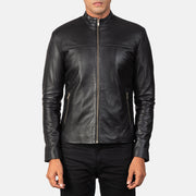 
Adornica Schwarz Leder-Bikerjacke für Herren - Seitenansicht mit ergonomischem Ärmelschnitt & sportlicher Passform