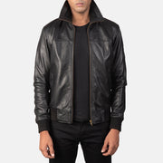 
Air Rolf Schwarz Leder-Bomberjacke für Herren in Black Sheepskin Leather - Vorderansicht & maßgeschneiderte Silhouette | Online Kaufen