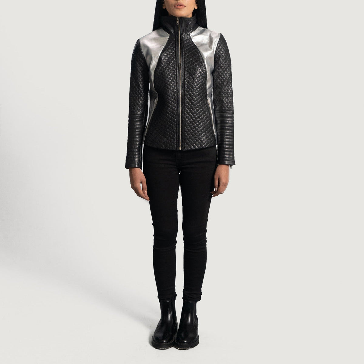 
Detailansicht of High Neck & Zipper Hardware on Alia Metallic Schwarz Leder-Bikerjacke für Damen