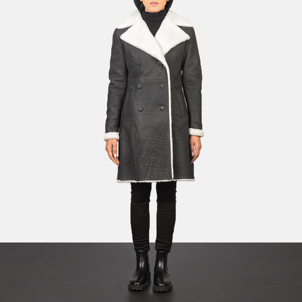 
Amie Black Double Breasted Shearling Coat in Black Sheepskin Snuffed - Vorderansicht & maßgeschneiderte Silhouette | Online Kaufen