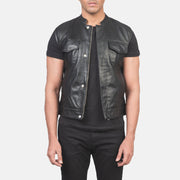 
Atlas Moto Schwarz Lederweste für Herren in Black Sheepskin Leather - Vorderansicht & maßgeschneiderte Silhouette | Online Kaufen