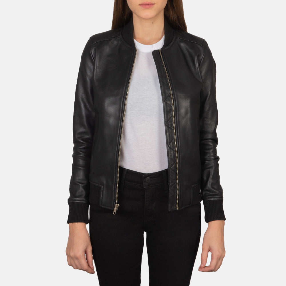 Women's Bliss Schwarz Leder-Bomberjacke für Damen in Black Sheepskin Leather - Vorderansicht &amp; maßgeschneiderte Silhouette | Online Kaufen