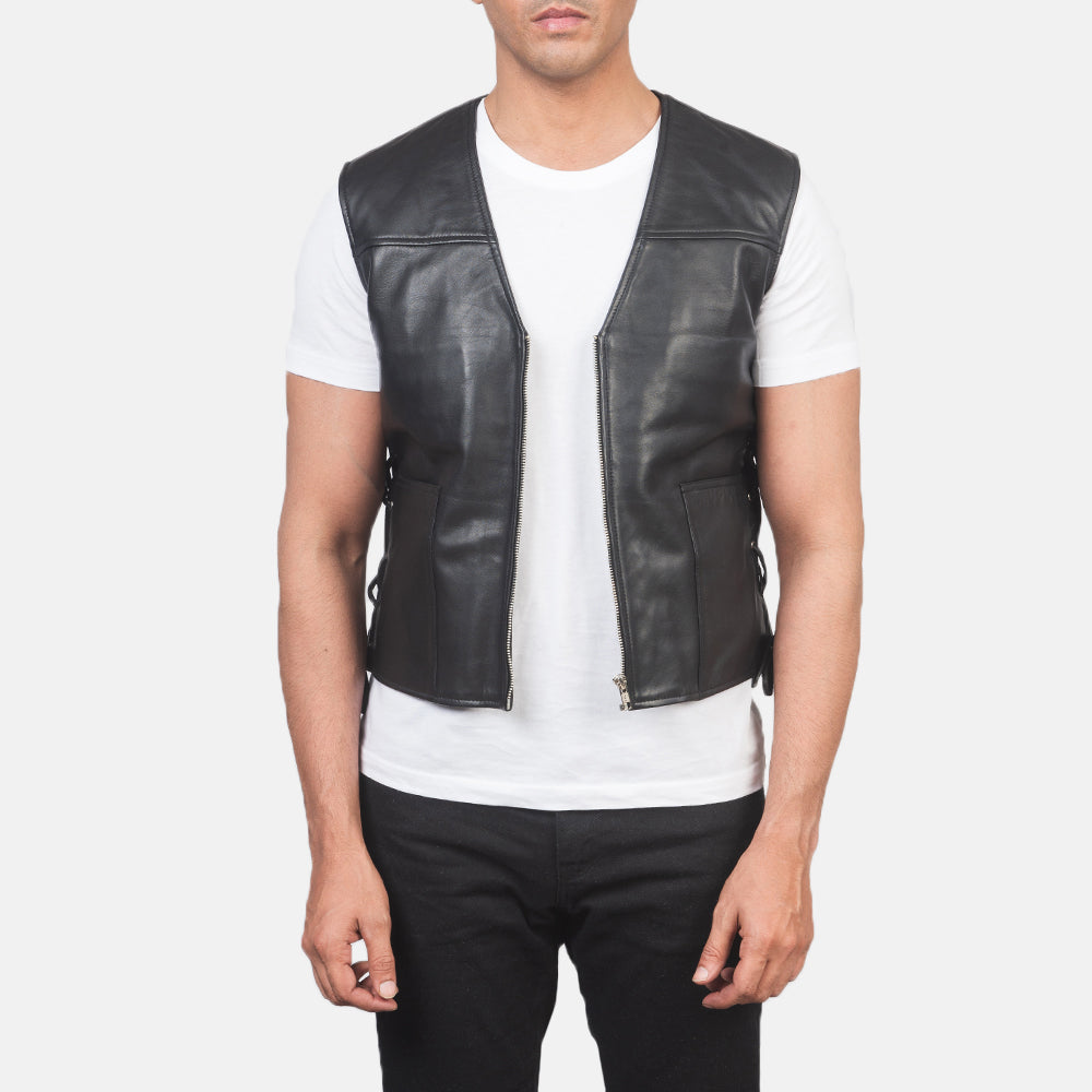 Men's Brandon Schwarz Lederweste für Herren in Black Sheepskin Leather - Vorderansicht &amp; maßgeschneiderte Silhouette | Online Kaufen