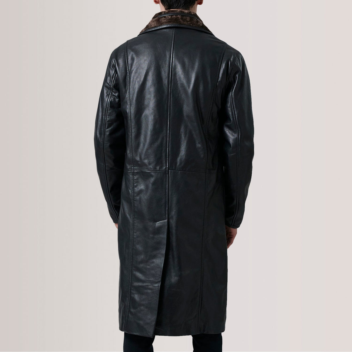 Detailansicht of Notch &amp; Button Hardware on Cai Schwarz Leather Shearling Ledermantel für Herren For Men