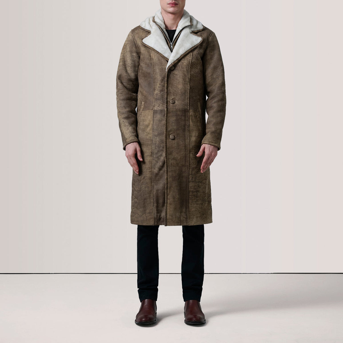 
Distressed Brown Sheepskin Snuffed Aviator Jacket - Rückansicht mit passgenauen Schultern & sauberem Saum