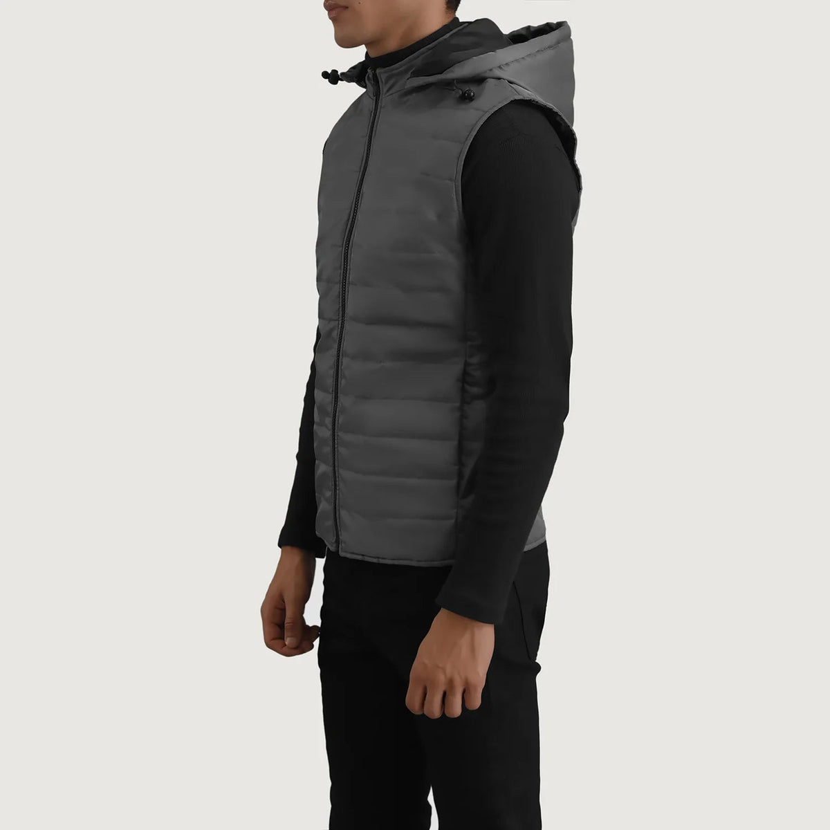
Green Full-Grain leather Vest - Rückansicht mit passgenauen Schultern & sauberem Saum