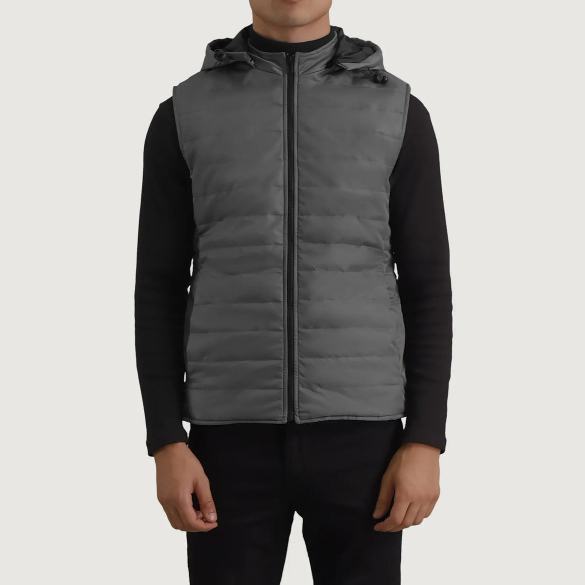 
Detailansicht of Classic Collar & Zipper Hardware on Carlo Grau Kapuzen-Steppweste für Herren