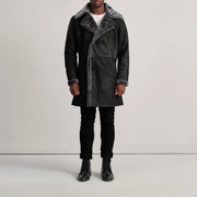 
Charles Brown Suede Leather Shearling Double-Breasted Coat - Seitenansicht mit ergonomischem Ärmelschnitt & sportlicher Passform
