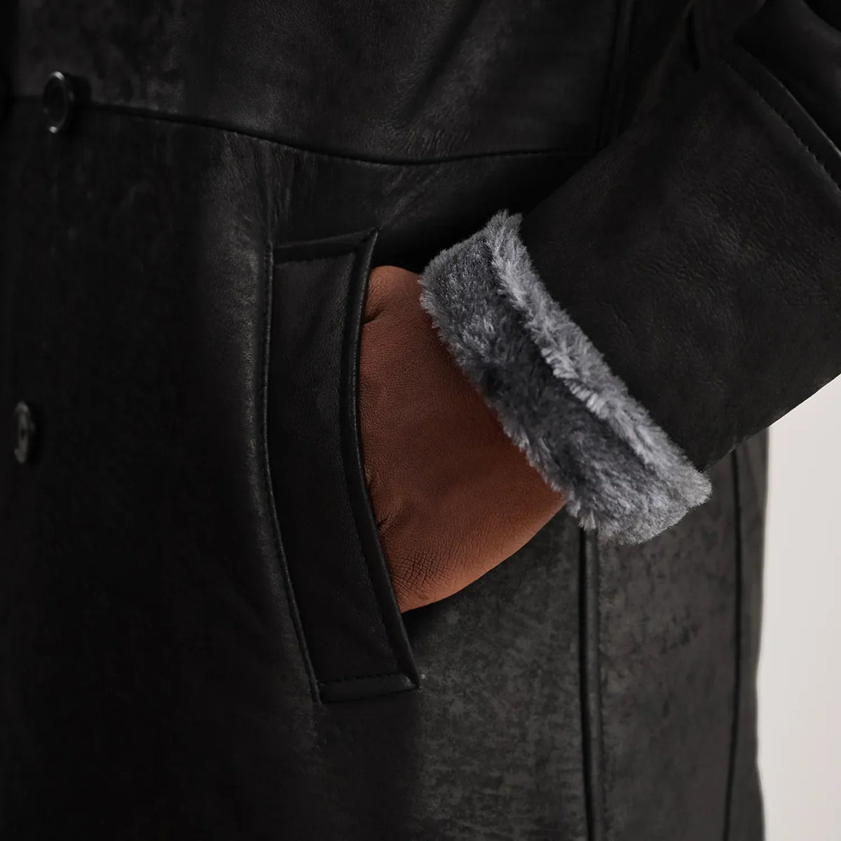 
Innenansicht Showing Fully Faux Fur-Lined & Zwei funktionale Innentaschen