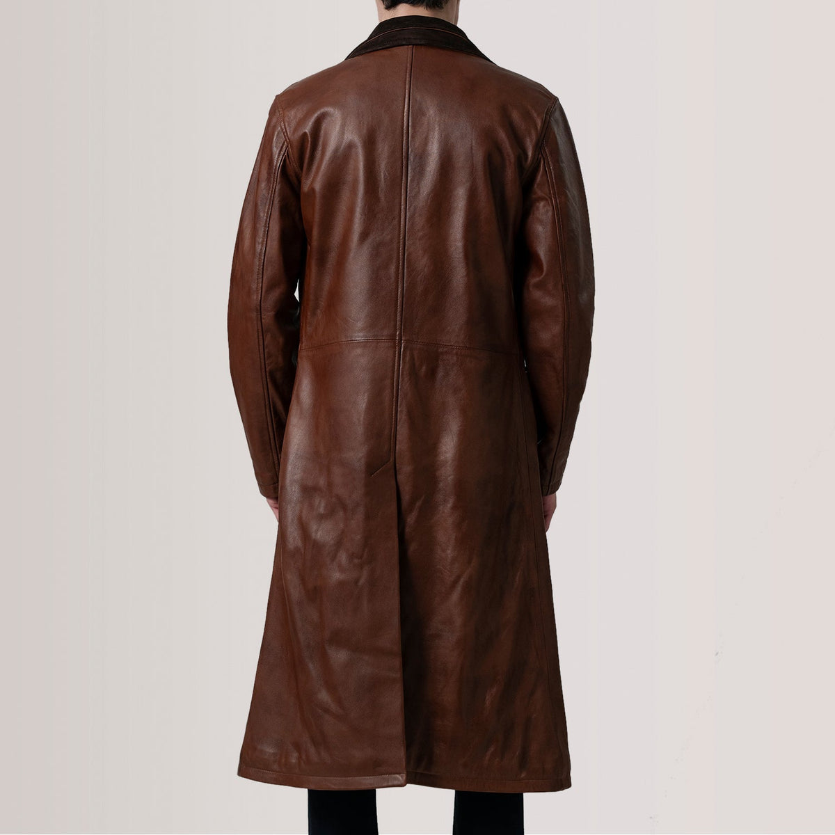 
Detailansicht of Notch & Button Hardware on Charlton Waxed Braun Leather Single Breasted Ledermantel für Herren For Men