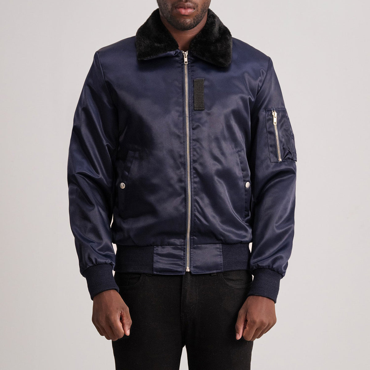 Clyde B-15 Blau Leder-Bomberjacke für Herren in Blue Satin - Vorderansicht &amp; maßgeschneiderte Silhouette | Online Kaufen