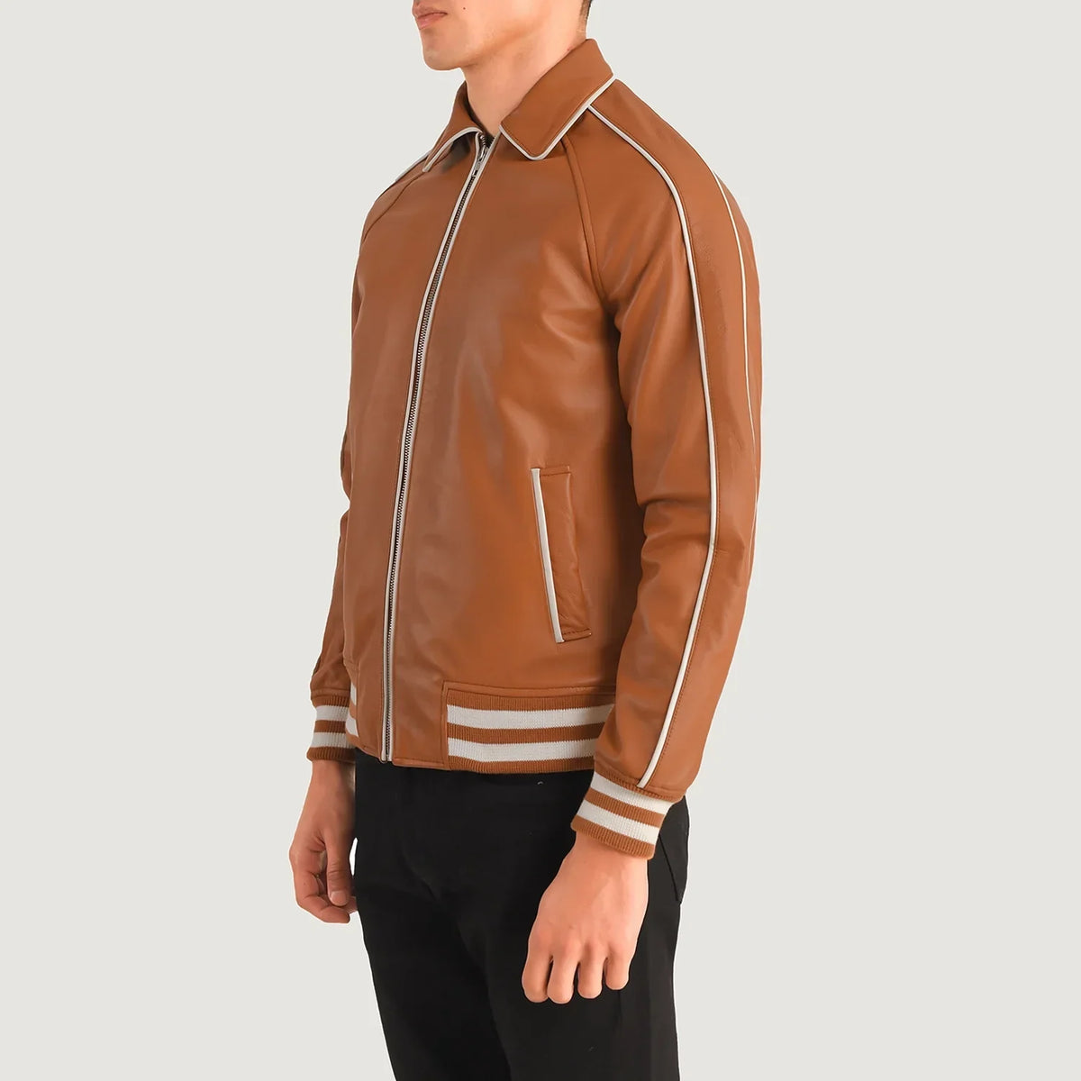 
Tan Brown Sheepskin Leather Varsity Jacket - Rückansicht mit passgenauen Schultern & sauberem Saum