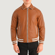 
Detailansicht of Shirt collar & Zipper Hardware on Cooper Hellbraun Braun Leather Varsity Lederjacke für Herren