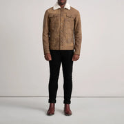 Dallis Snuffed Brown Shearling Trucker Jacket - Seitenansicht mit ergonomischem Ärmelschnitt