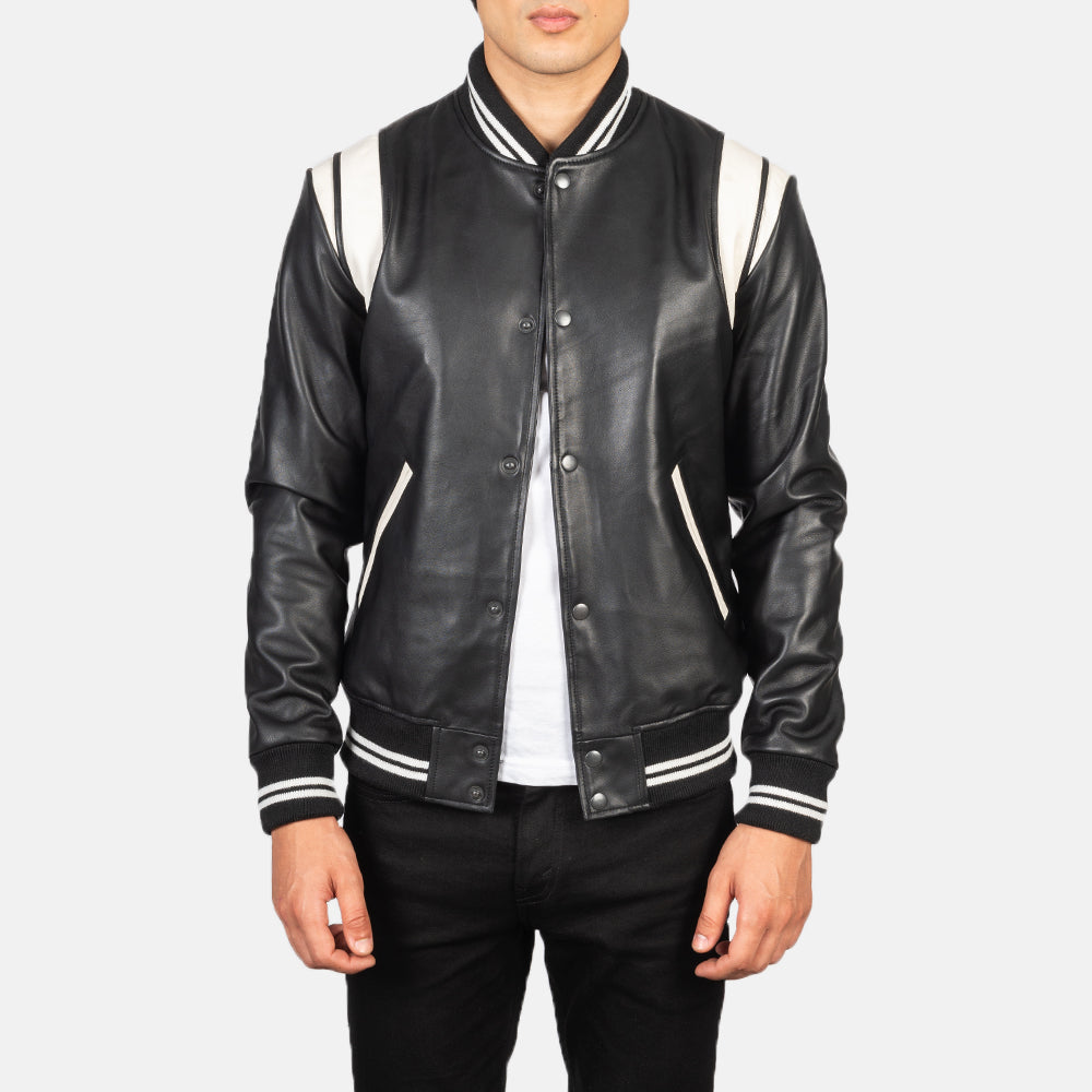 Men's Dantee Schwarz Leather Varsity Lederjacke für Herren in Black &amp; White Sheepskin Leather - Vorderansicht &amp; maßgeschneiderte Silhouette | Online Kaufen