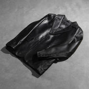 Styled Fit Perspective of Men's Daron Schwarz Lederblazer für Herren on Model - Natural Daylight Drape