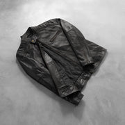 Styled Fit Perspective of Dean Schwarz Leder-Bikerjacke für Herren on Model - Natural Daylight Drape