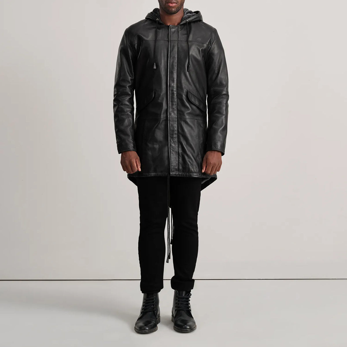 
Delvin Tan Leather Parka - Seitenansicht mit ergonomischem Ärmelschnitt & sportlicher Passform