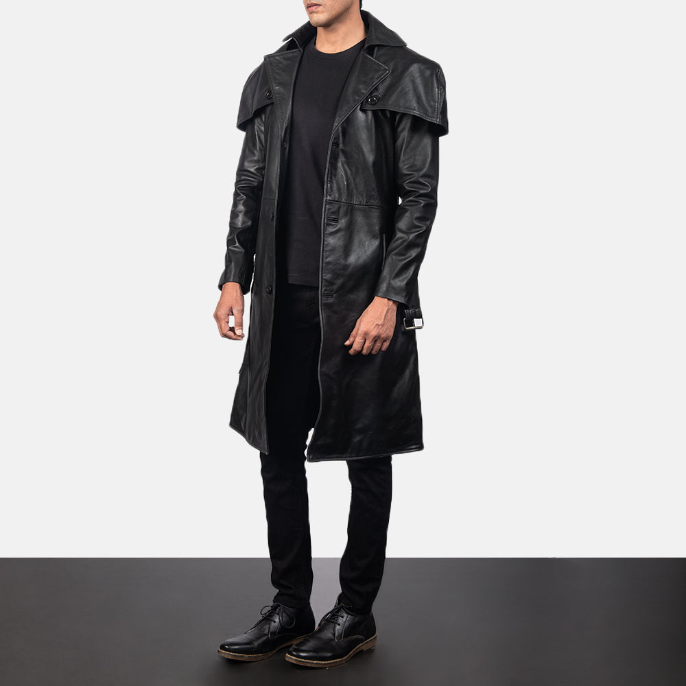 Men's Deux Schwarz Leather Duster für Herren - Seitenansicht mit ergonomischem Ärmelschnitt