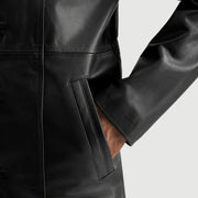 Detailansicht of Notch &amp; Button Hardware on Men's Don Long Schwarz Ledermantel für Herren