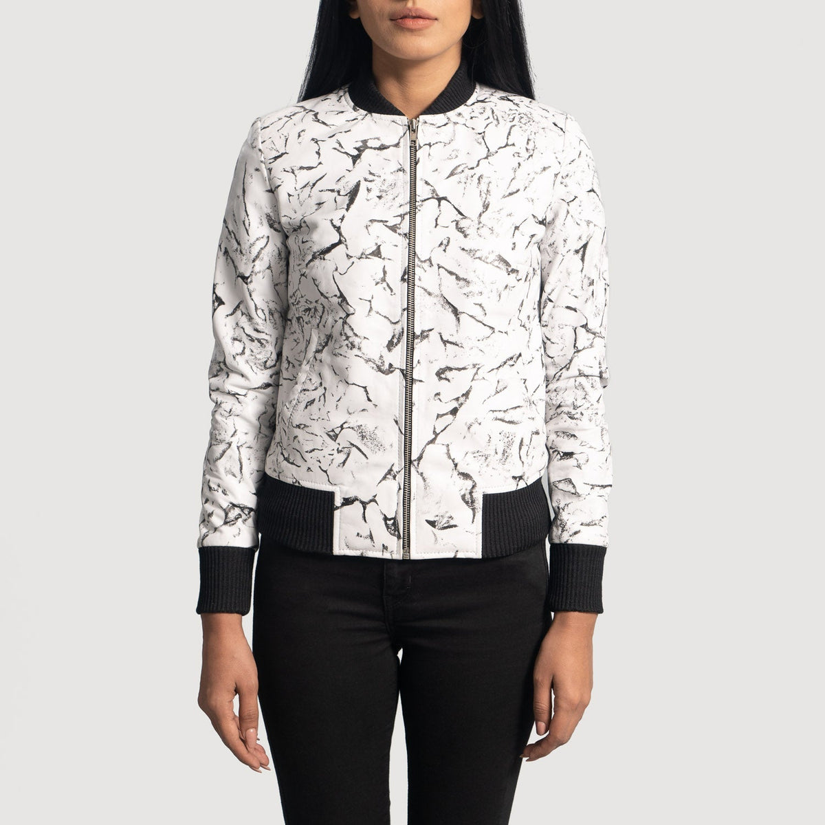 
Donna Blake Weiß Leder-Bomberjacke für Damen - Vorderansicht & maßgeschneiderte Silhouette | Online Kaufen