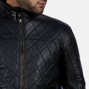 
Equilibrium Schwarz Lederjacke für Herren - Seitenansicht mit ergonomischem Ärmelschnitt & sportlicher Passform