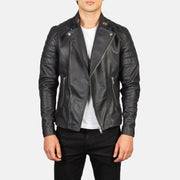
Faisor Mocha Suede Biker Jacket in Mocha Brown Goatskin Suede - Vorderansicht & maßgeschneiderte Silhouette | Online Kaufen