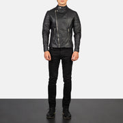 
Faisor Mocha Suede Biker Jacket - Seitenansicht mit ergonomischem Ärmelschnitt & sportlicher Passform
