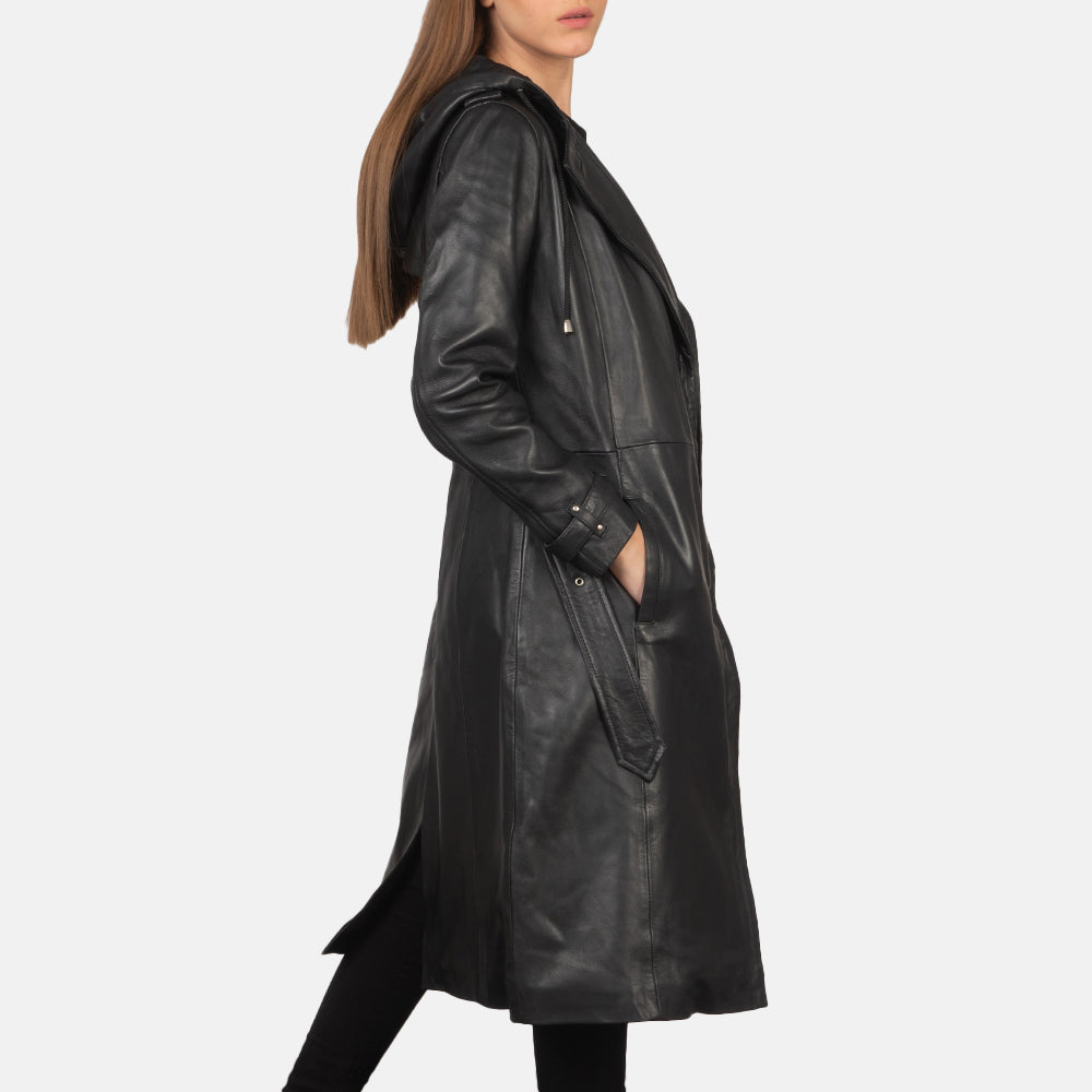 
Black Sheepskin Leather Trench Coat - Rückansicht mit passgenauen Schultern & sauberem Saum