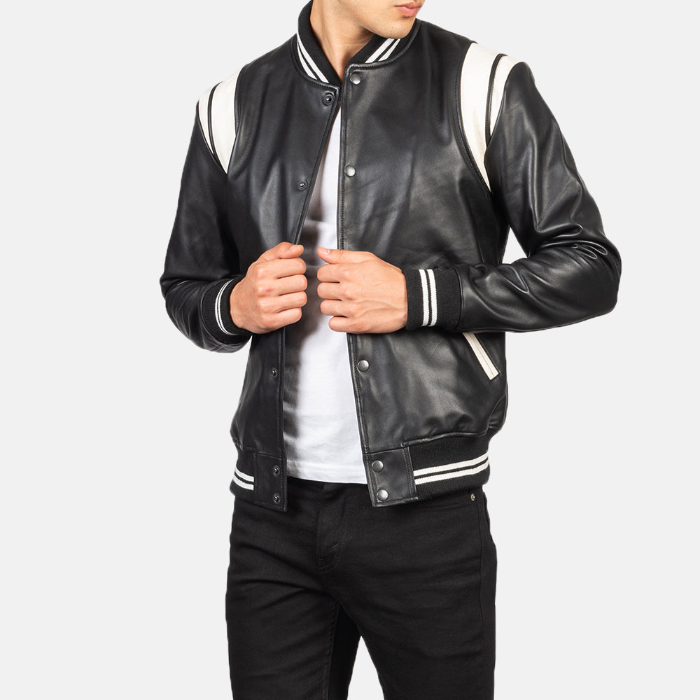 
Innenansicht Showing Quilted Polyester Lining & Zwei funktionale Innentaschen