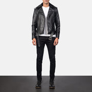 Men's Furton Black Leather Biker Jacket - Seitenansicht mit ergonomischem Ärmelschnitt