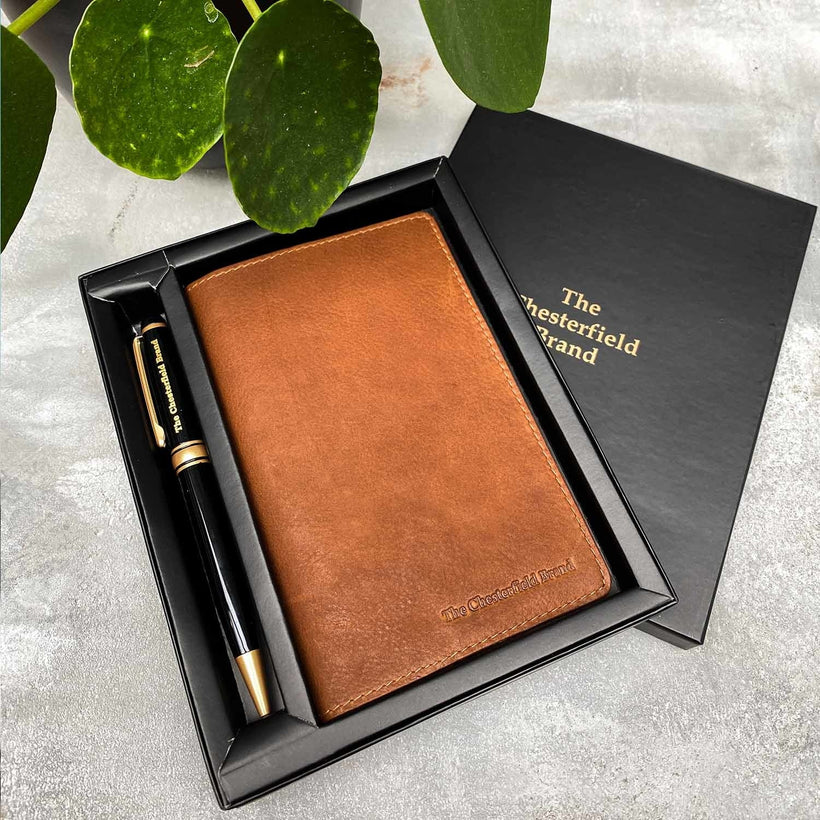 Giftset Leather Writing Case and Pen (Passport holder) für Damen