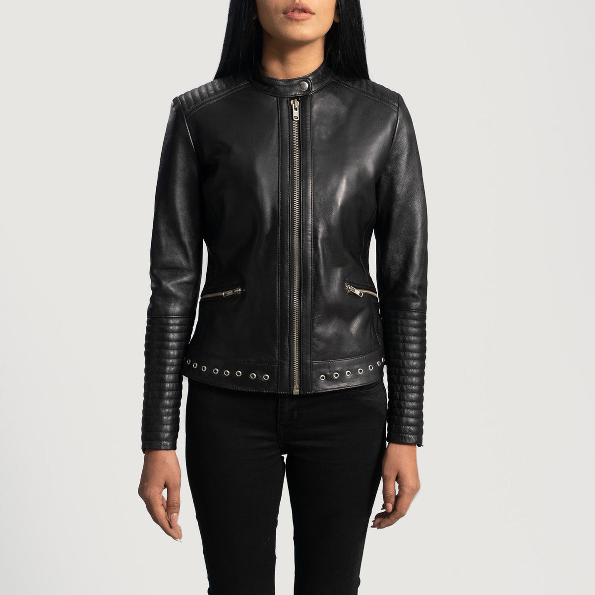 Women's Haley Ray Schwarz Leder-Bikerjacke für Damen in Black Sheepskin Leather - Vorderansicht &amp; maßgeschneiderte Silhouette | Online Kaufen