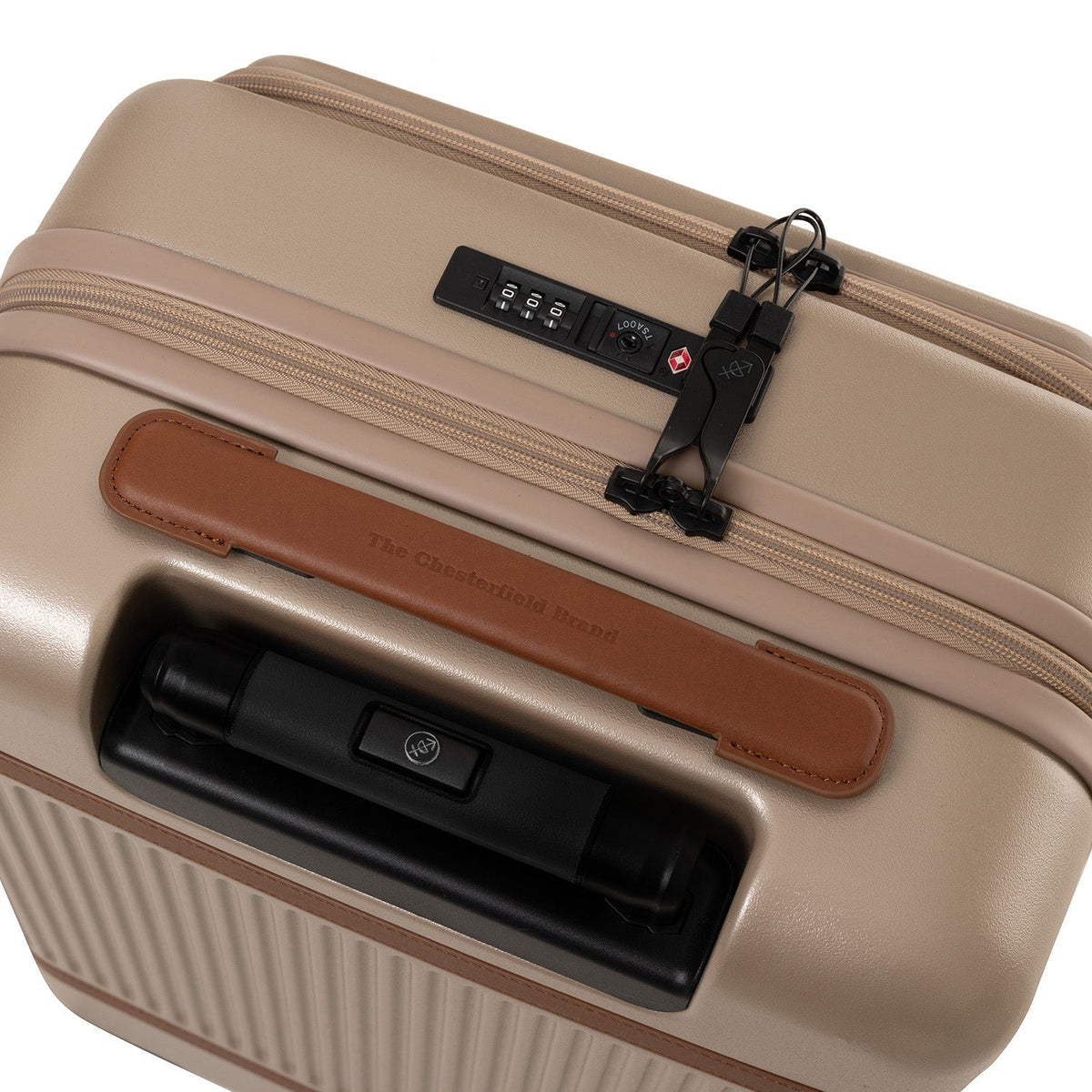 
Passform-Perspektive von Hand Luggage Suitcase Front Pocket Zuna für Damen für Damen am Model - Natürlicher Faltenwurf im Tageslicht