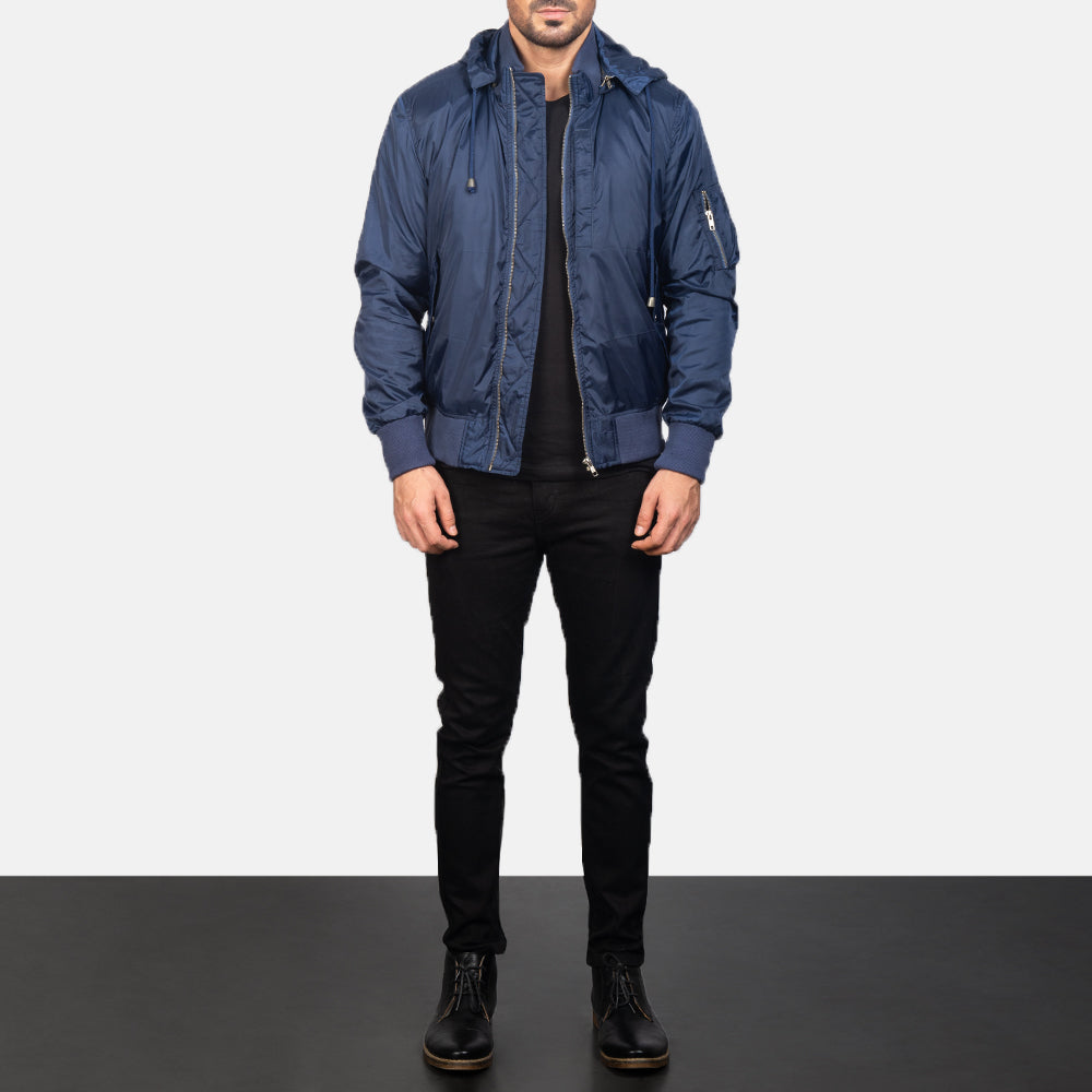 
Blue Hooded Bomber Jacket - Seitenansicht mit ergonomischem Ärmelschnitt & sportlicher Passform
